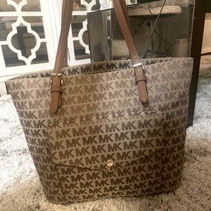 Beige and brown Michael Kors pocketbook